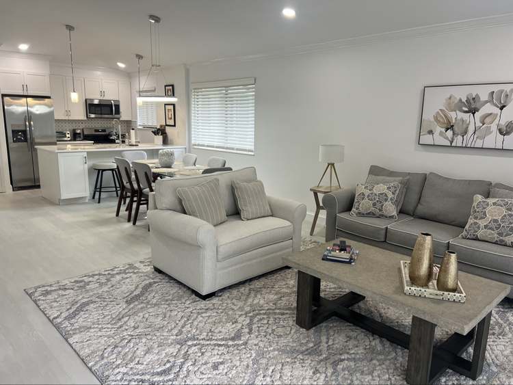Living room, 106 Club Drive