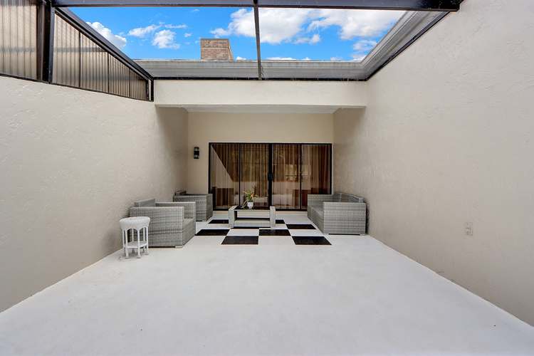 Screened patio, 39 Edinburgh Drive